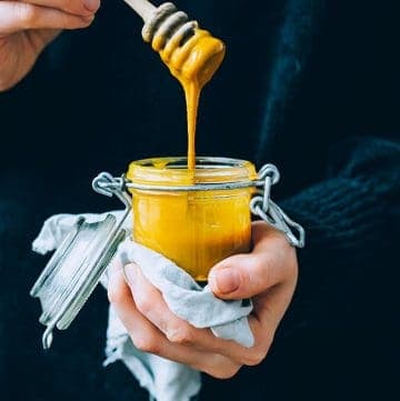 Transfer turmeric honey to a jar