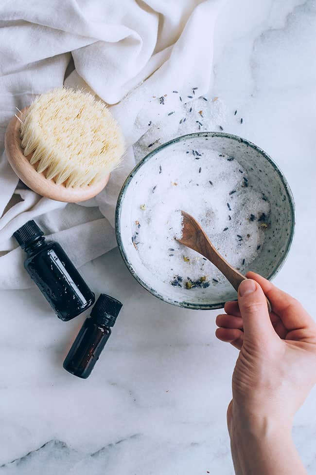 How to make bath salts with essential oils