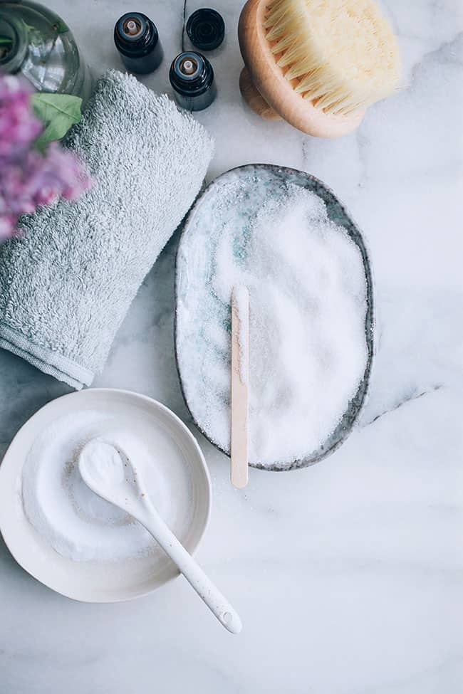 Baking soda toepassingen; 45 tips van schoonmaken, vlekken verwijderen tot voetenbad 
