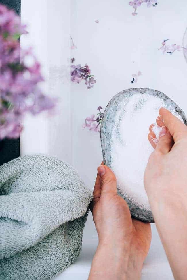 8 Reasons To Add Baking Soda to Your Next Bath