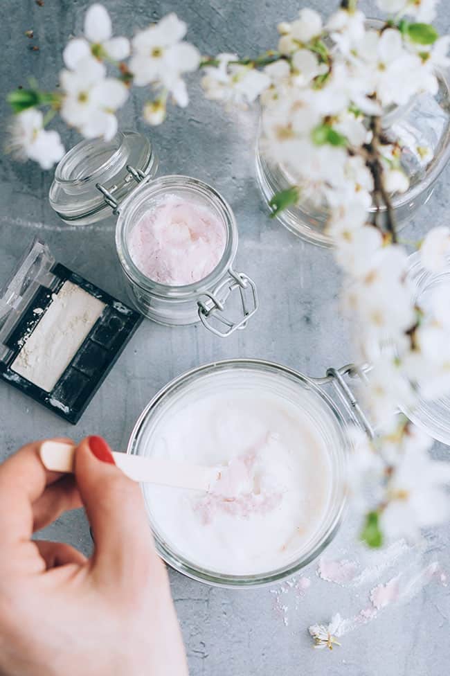 Get a warm, subtle glow with this homemade lotion with shimmer. All that's needed is your favorite lotion, eye shadow or shimmer powder, and a pretty jar.