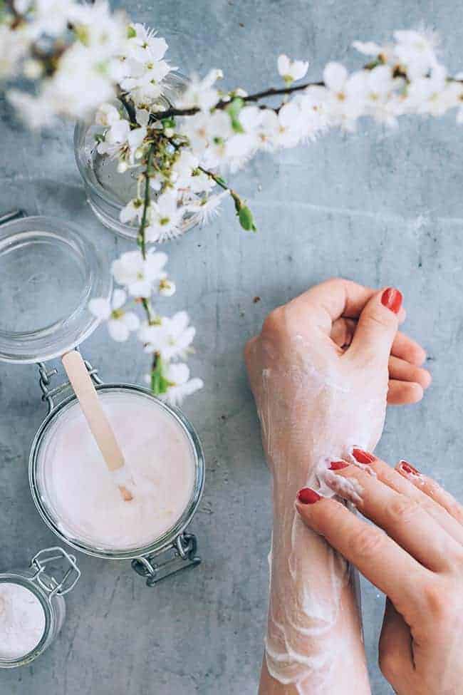 Get a warm, subtle glow with this homemade lotion with shimmer. All that's needed is your favorite lotion, eye shadow or shimmer powder, and a pretty jar.