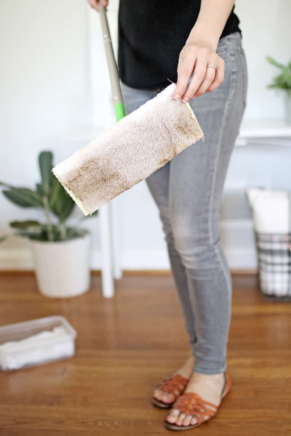 How to Make Your Own Swiffer Pads and Solution