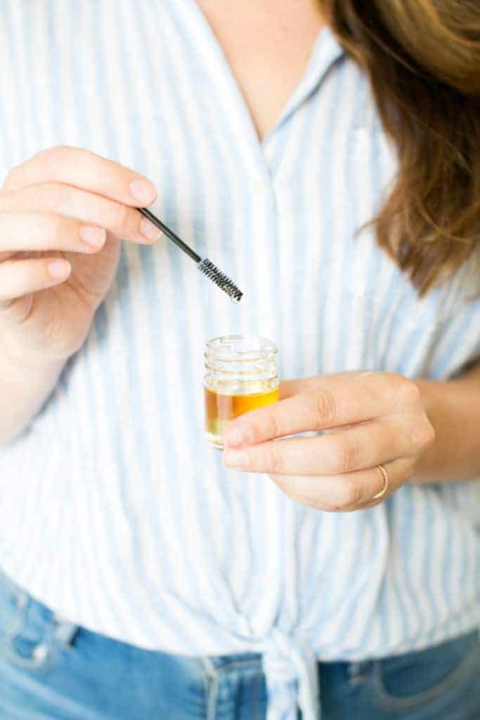 Get Gorgeous Brows With This DIY Castor Oil Eyebrow Serum