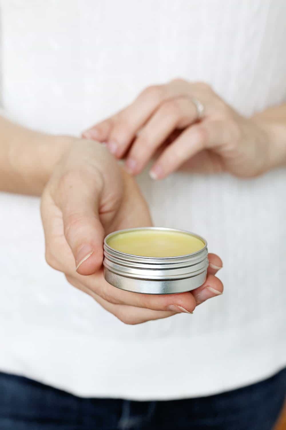 How to use solid perfume