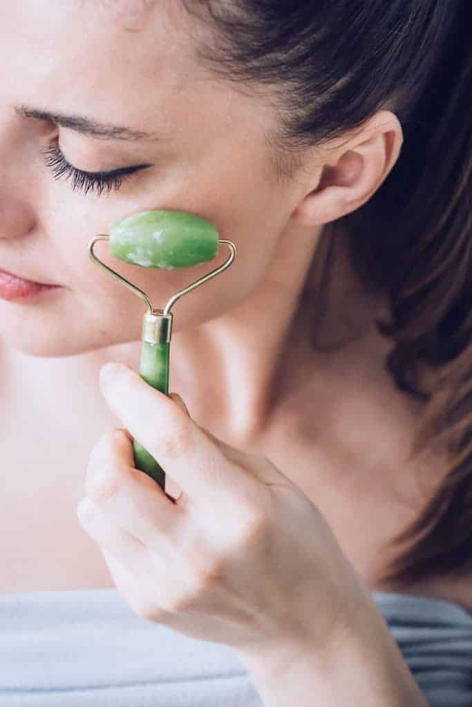 How To Use a Jade Roller for Your Face