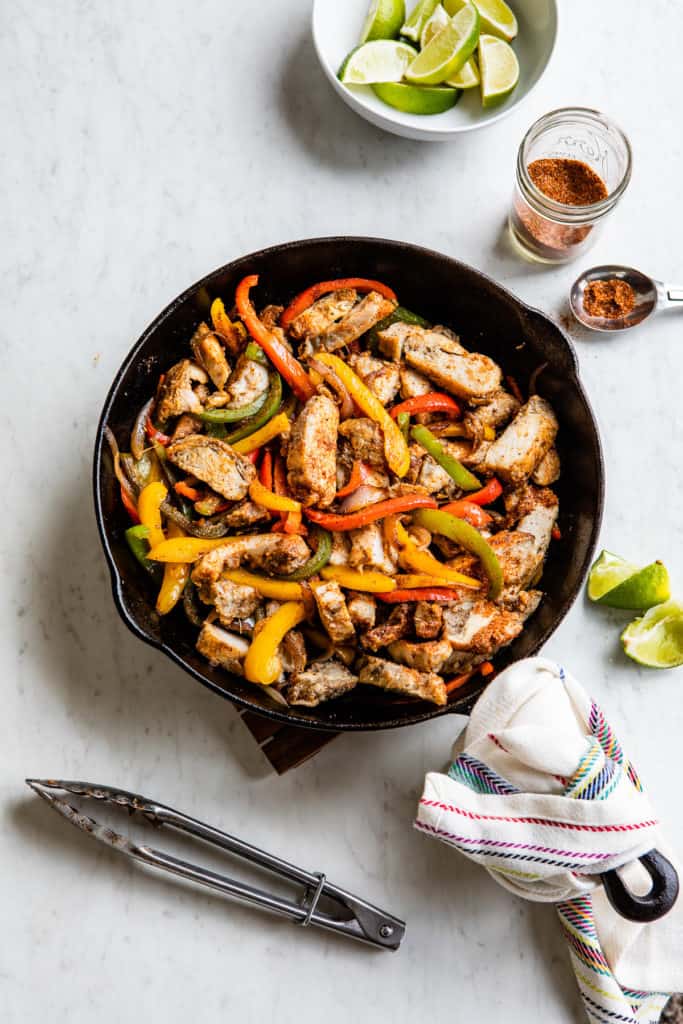 Chicken Fajita Meal Prep Bowls | HelloGlow.co #mealprep