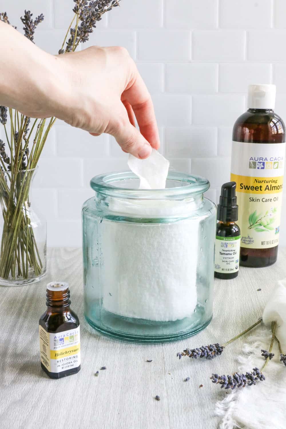 How to Make Your Own Essential Oil Towelettes