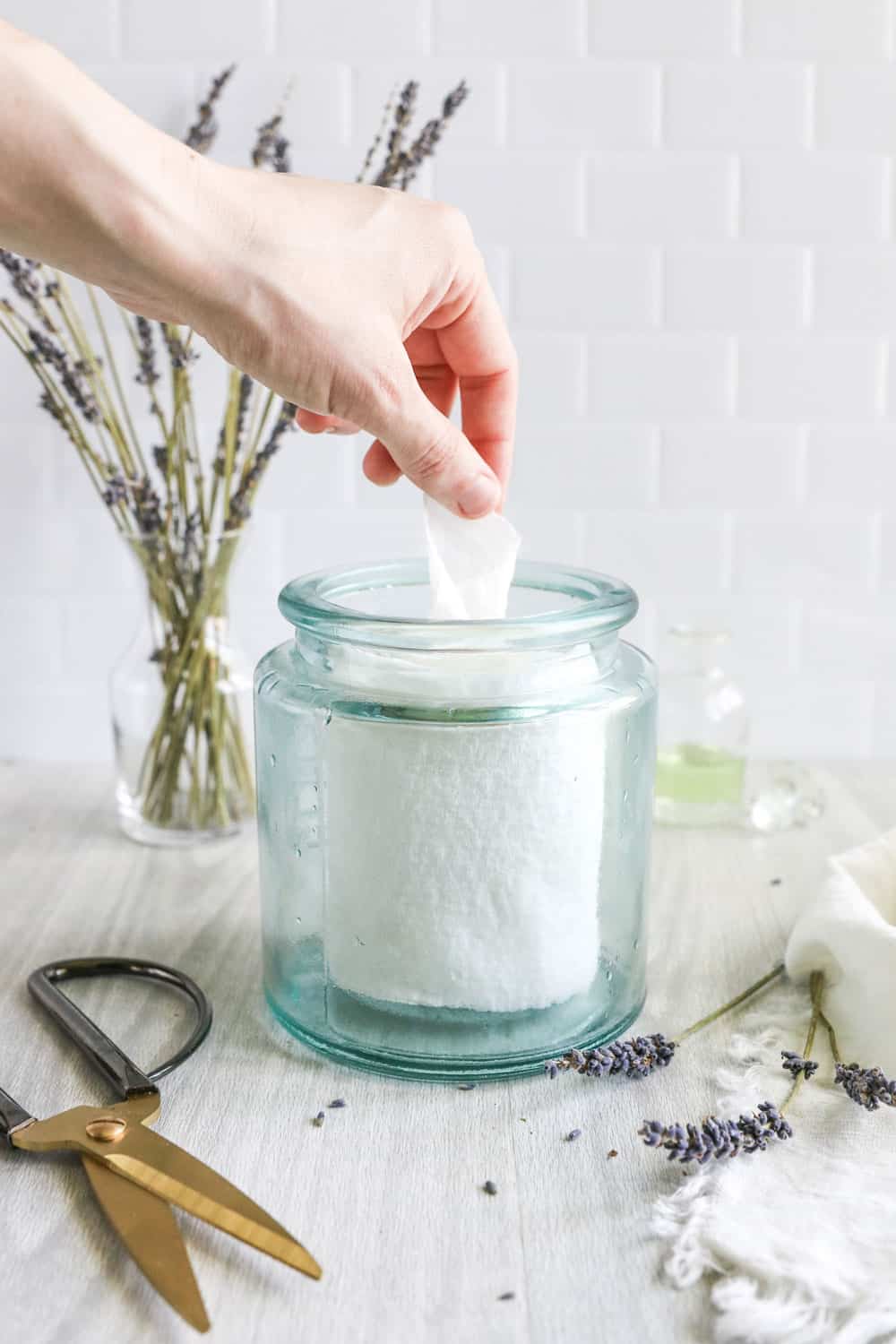 How to Make Your Own Essential Oil Towelettes | Hello Glow | Bloglovin’