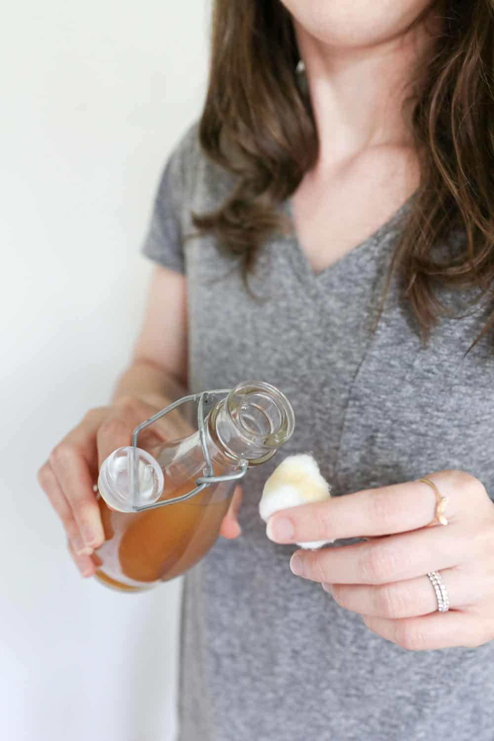 6 Ways to Use Apple Cider Vinegar for Acne