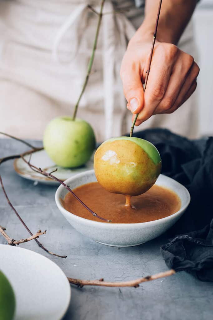 How to make homemade caramel apples