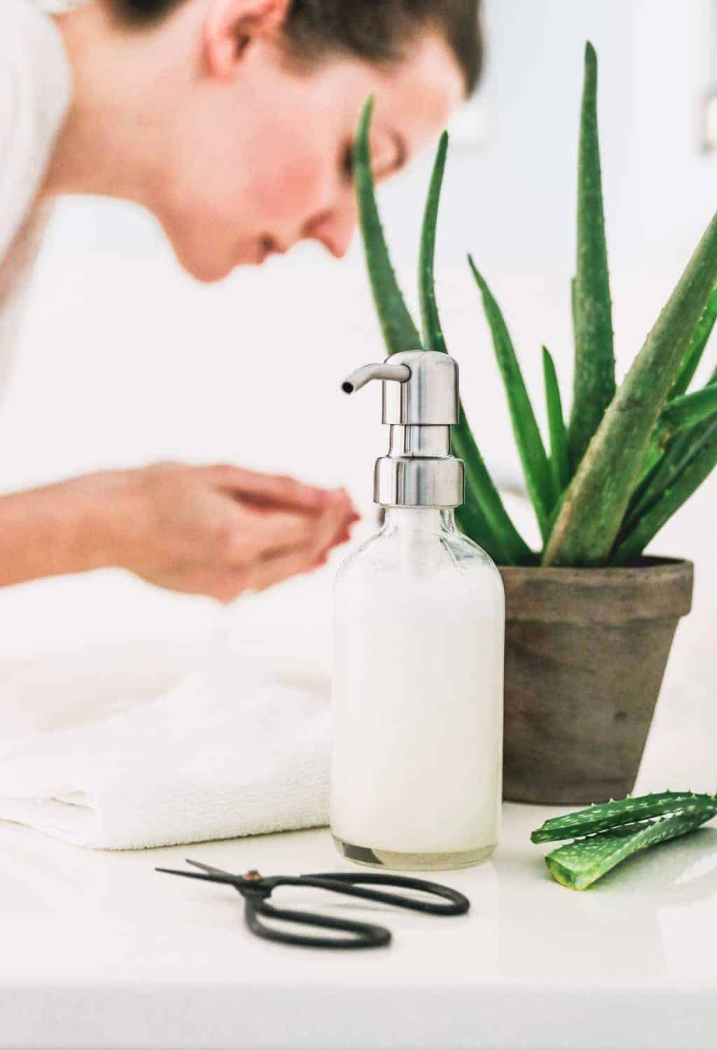 An Esthetician Explains Fix Your 10 Biggest Face Washing Mistakes   Aloe Vera Face Wash 3 