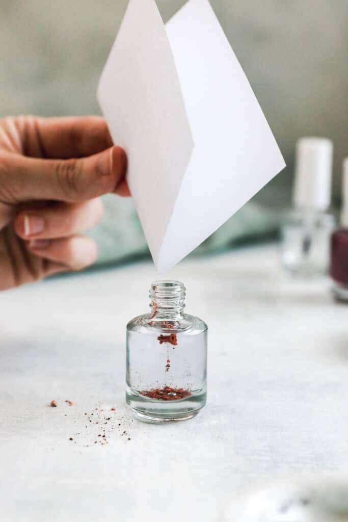 Using mica to make nail polish