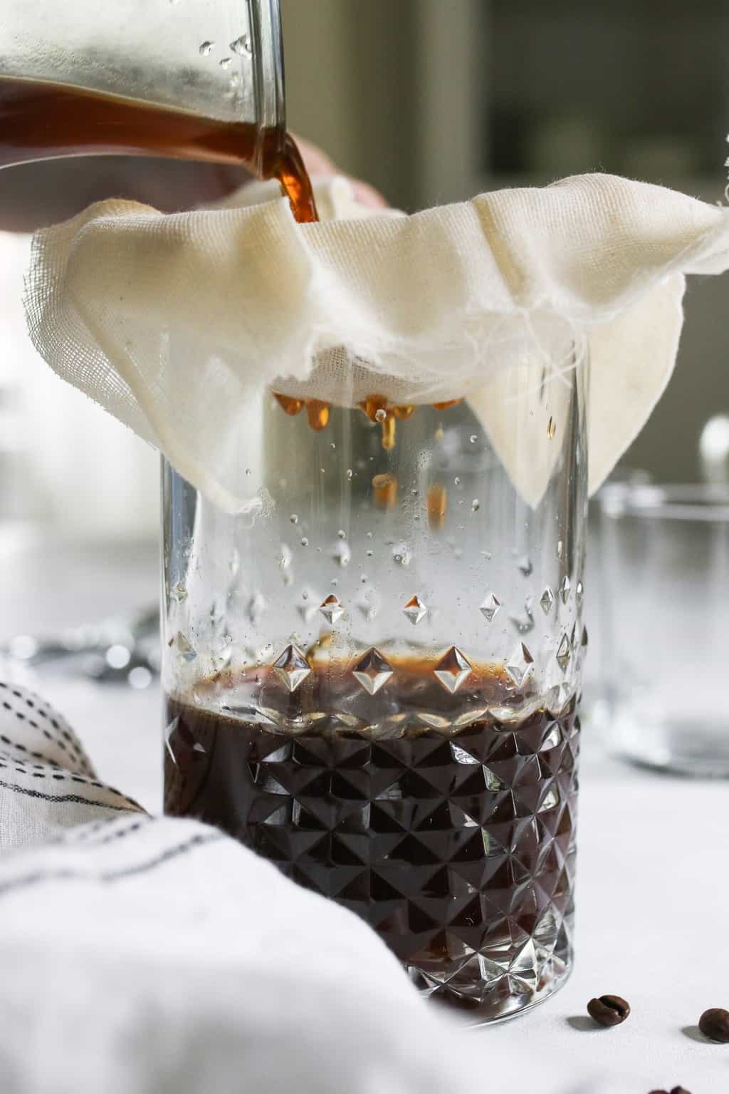 https://helloglow.co/wp-content/uploads/2020/06/How-to-Make-Cold-Brew-Coffee-3-of-18.jpg