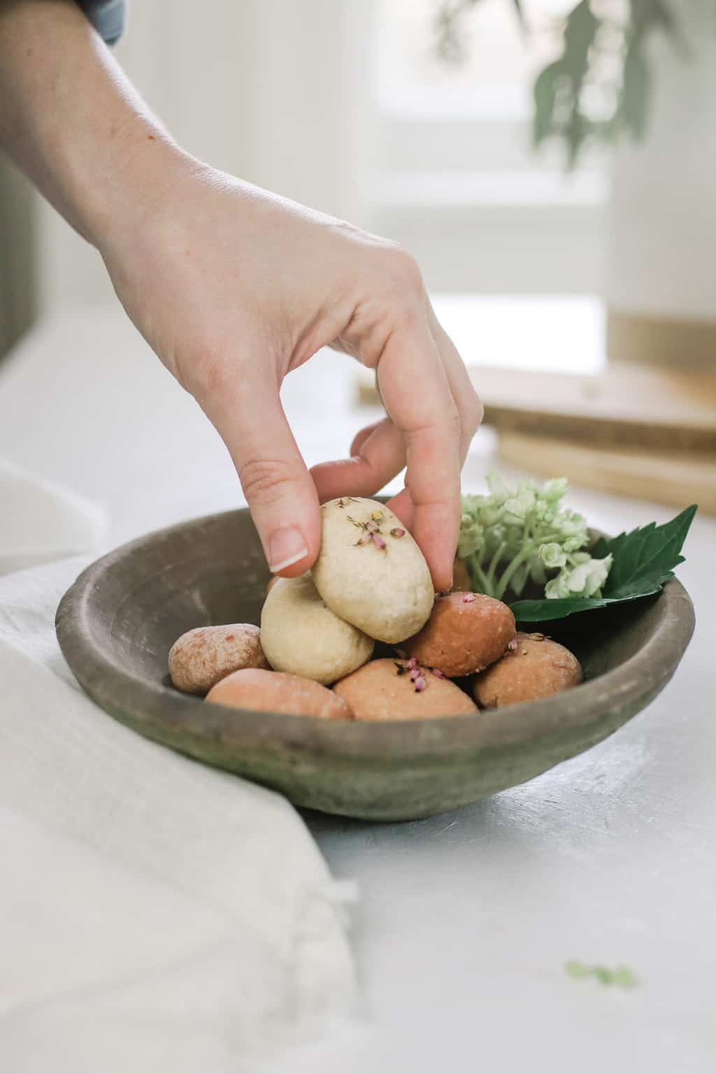 DIY essential oil fragrance stones - Hello Nest