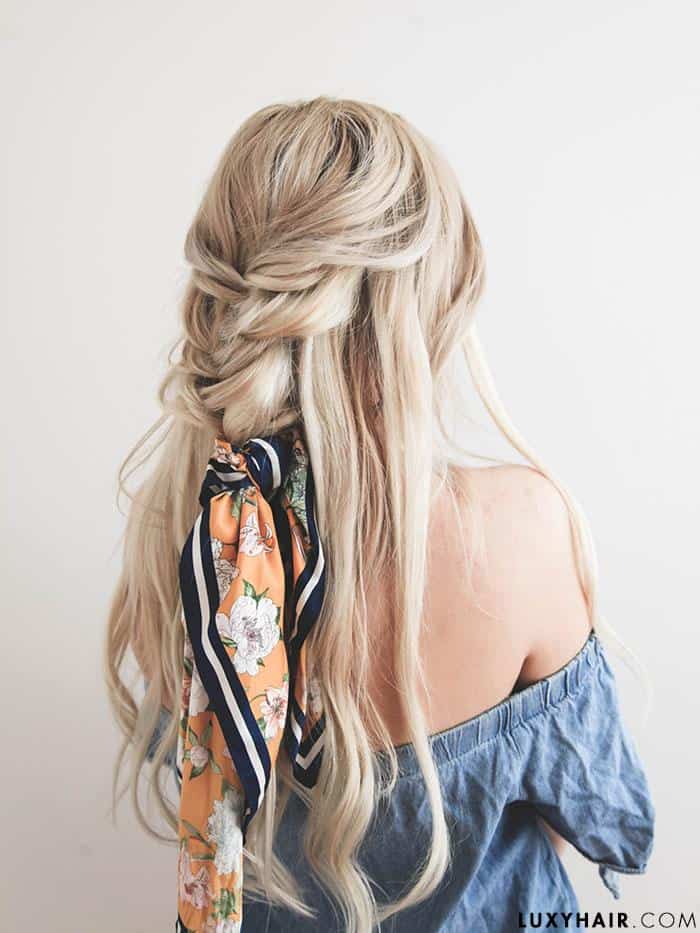 half up hairstyle cu fishtail braid de Luxyhair