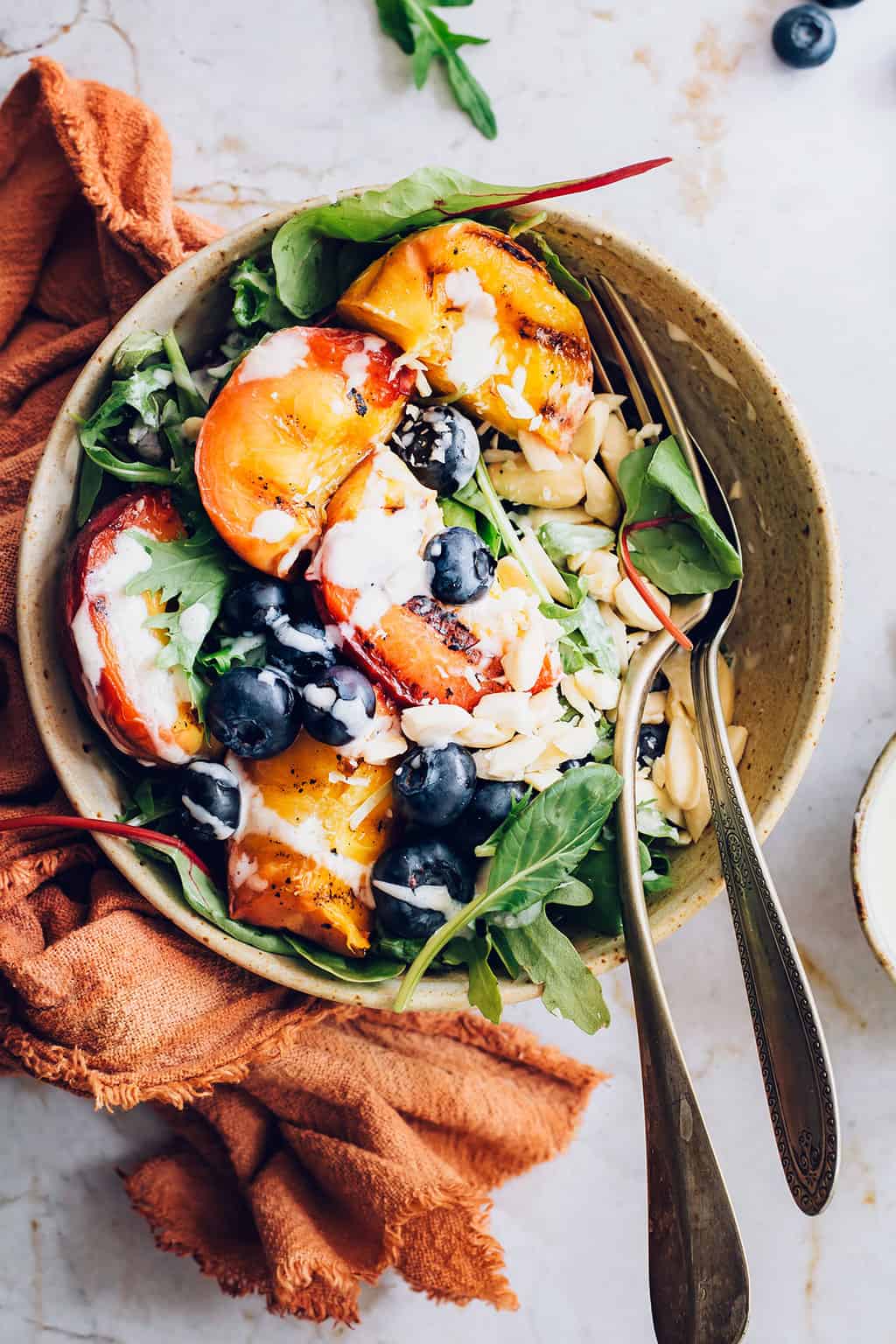 Grilled peach salad recipe from Hello Veggie