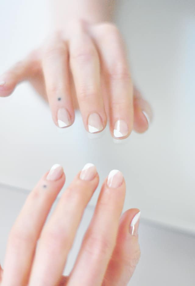 French Manicure Twist