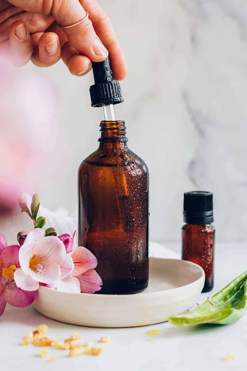 DIY Homemade Hydrating Face Serum with Aloe + Jojoba HelloGlow.co