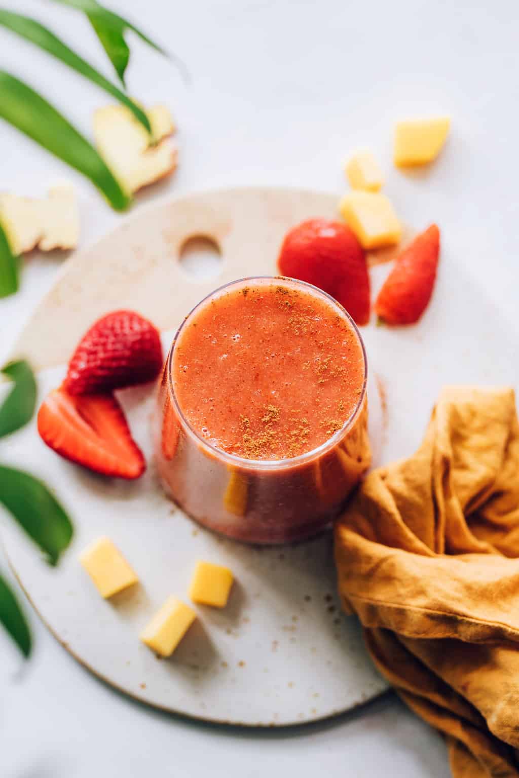 Strawberry Mango Smoothie - Detoxinista