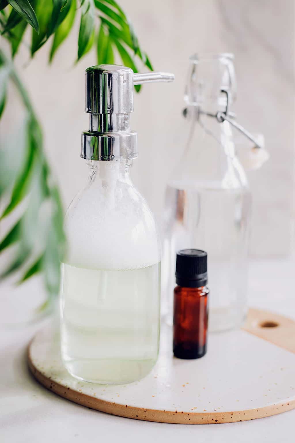 Homemade Shower Spray Recipe with White Vinegar, Dish Soap and Tea Tree Oil