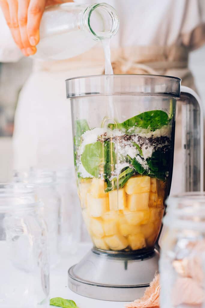 How to Prep a Weeks Worth of Green Smoothies | HelloGlow.co