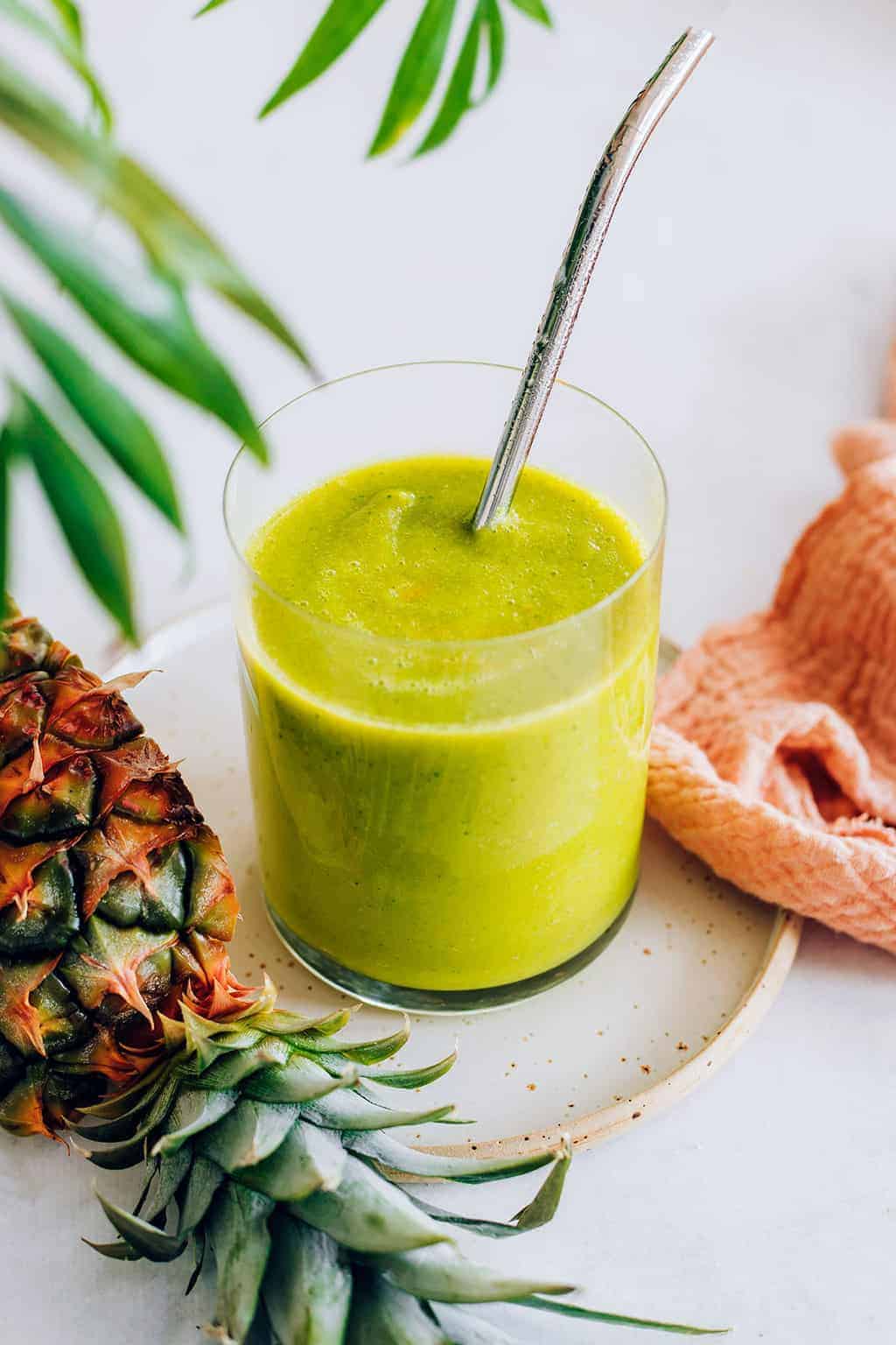 6-Ingredient Bloat-Busting Pineapple Smoothie - Hello Glow