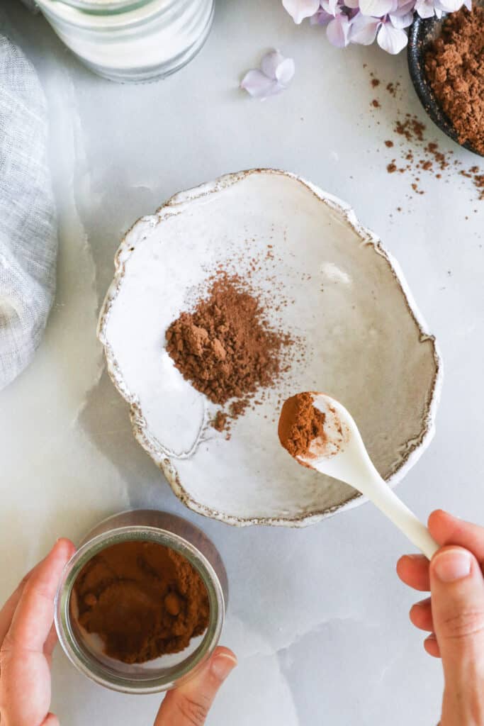 Mixing ingredients for bronzer lotion