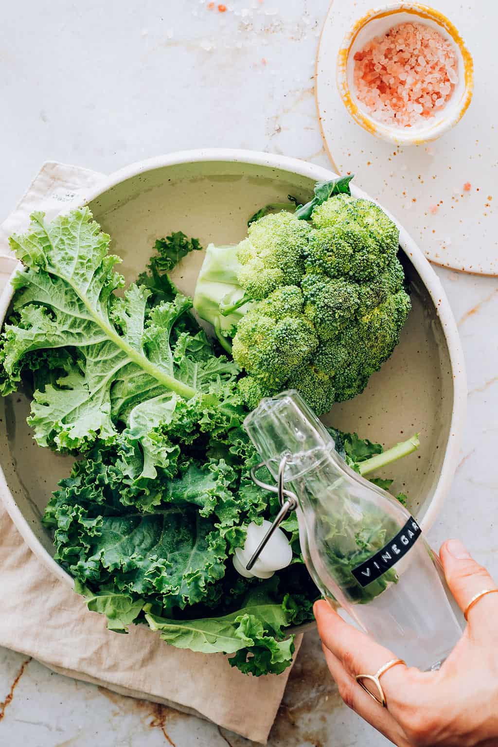 How to clean leafy greens with vinegar and salt soak