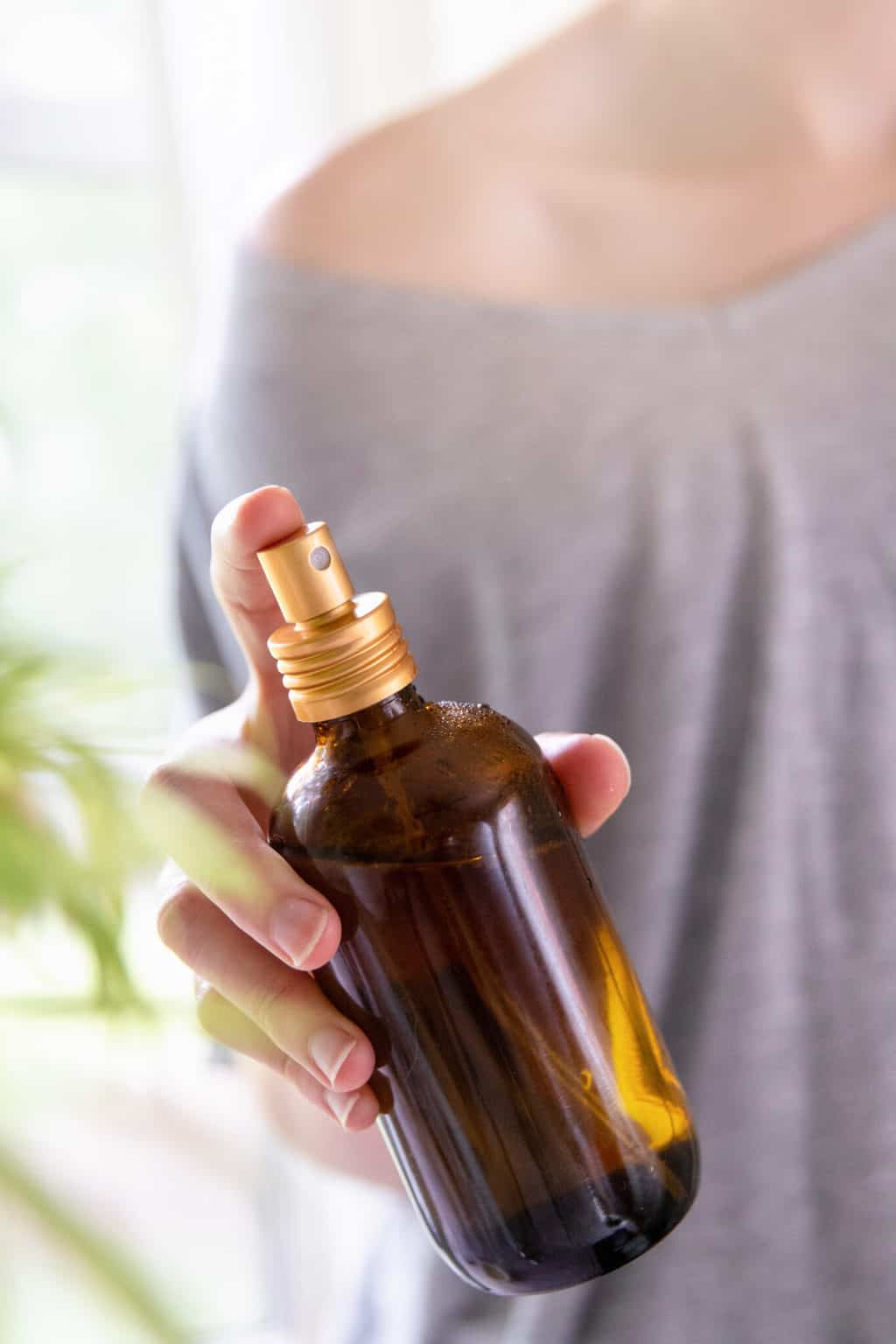 homemade-natural-deodorant-spray-with-a-fresh-woodsy-scent-hello-glow