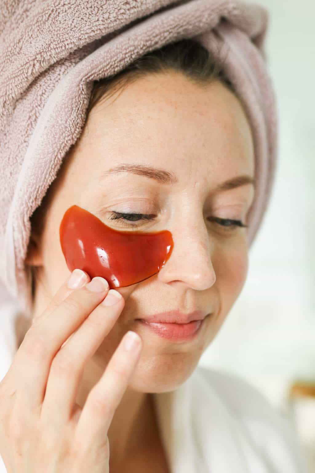 These homemade gel eye mask patches are loaded with pomegranate and rose hip seed oil to hydrate, plump and get rid of those pesky eye bags.