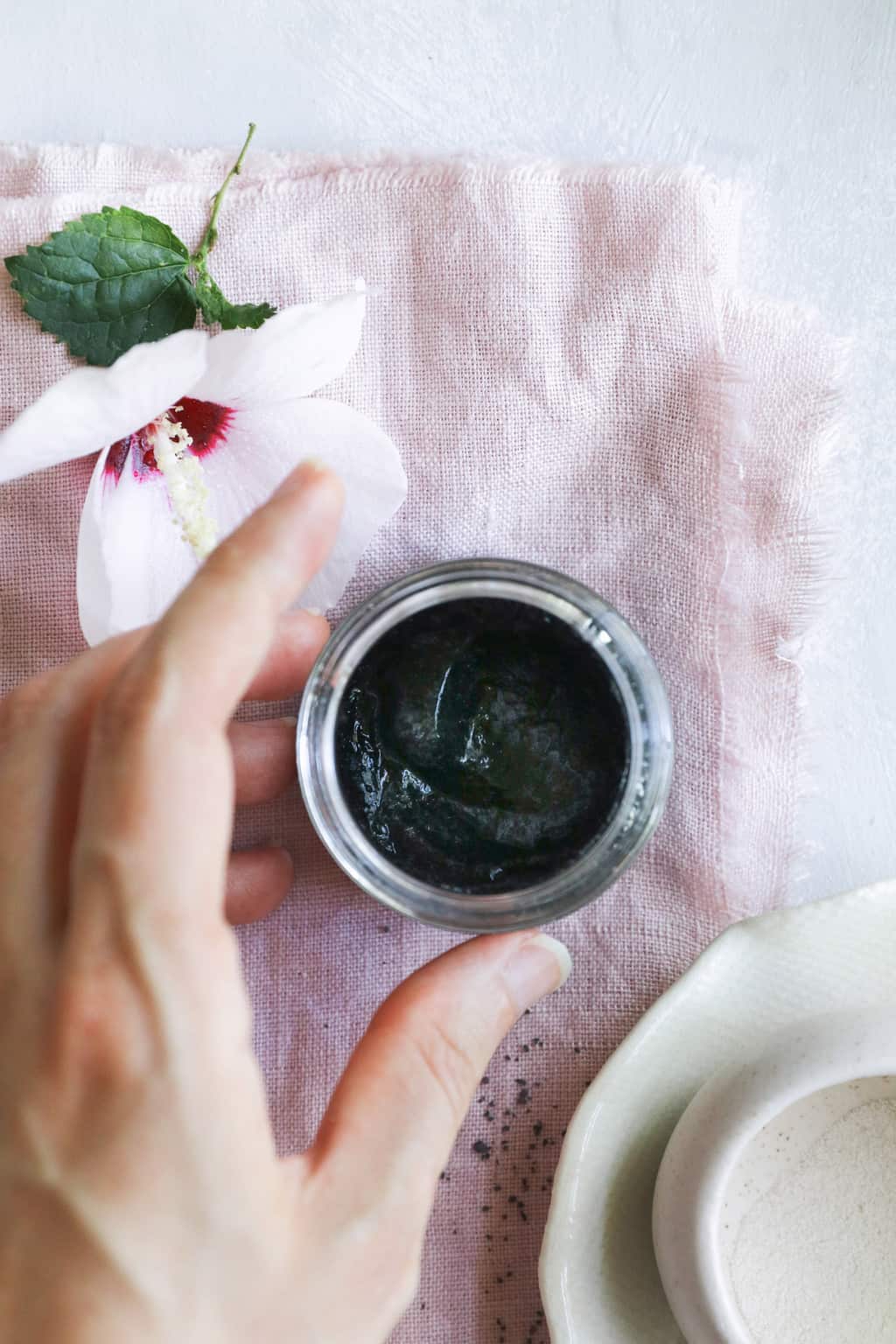 Chock full of nourishing and detoxifying ingredients, this charcoal peel off mask clarifies pores and absorbs excess oil – all without the ouch factor.