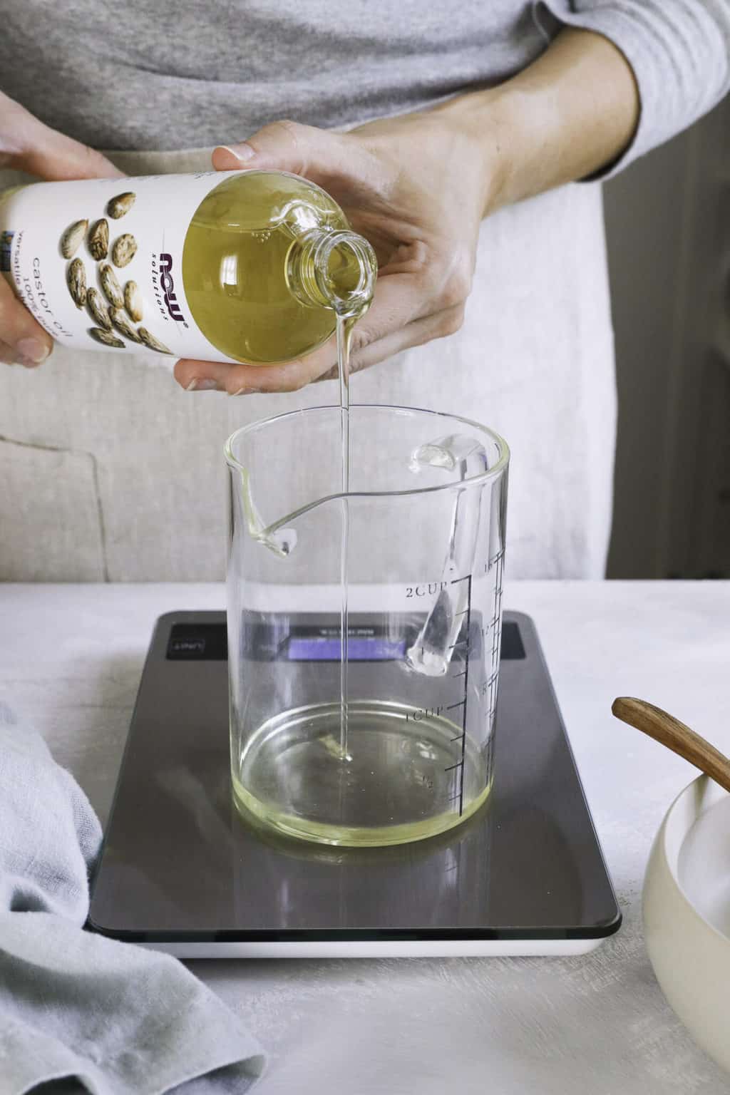 How To Make Bar Shampoo With Essential Oils + Recipes For Dry, Oily 