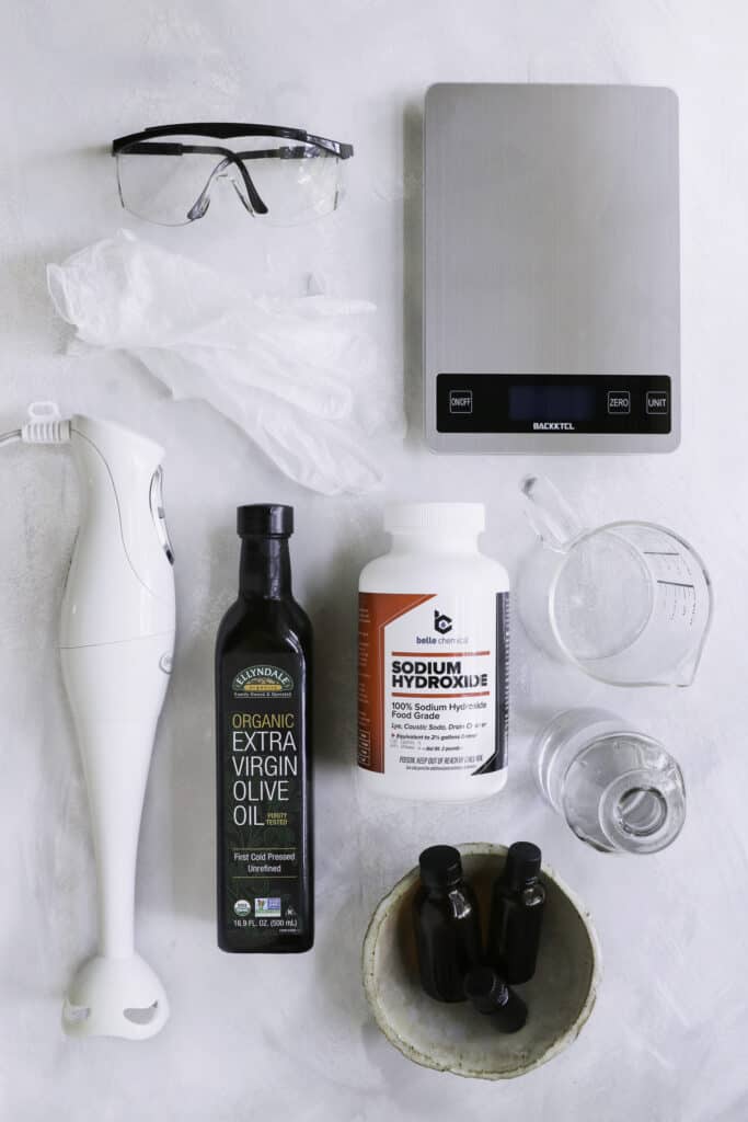 Tout ce dont vous avez besoin pour fabriquer votre propre savon à l'huile d'olive