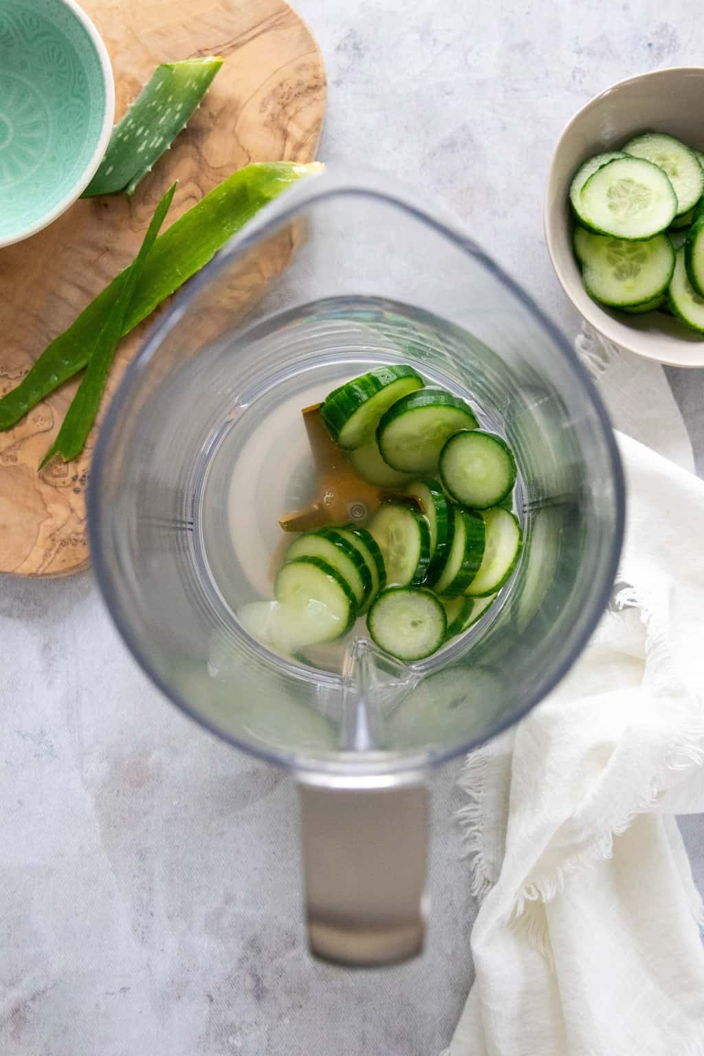 How to make cucumber aloe water