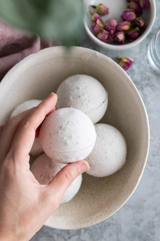 homemade bath bombs with coconut oil