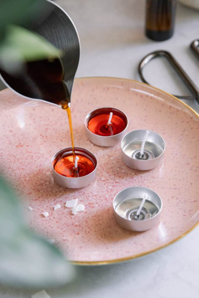 How to make colorful tea light candles