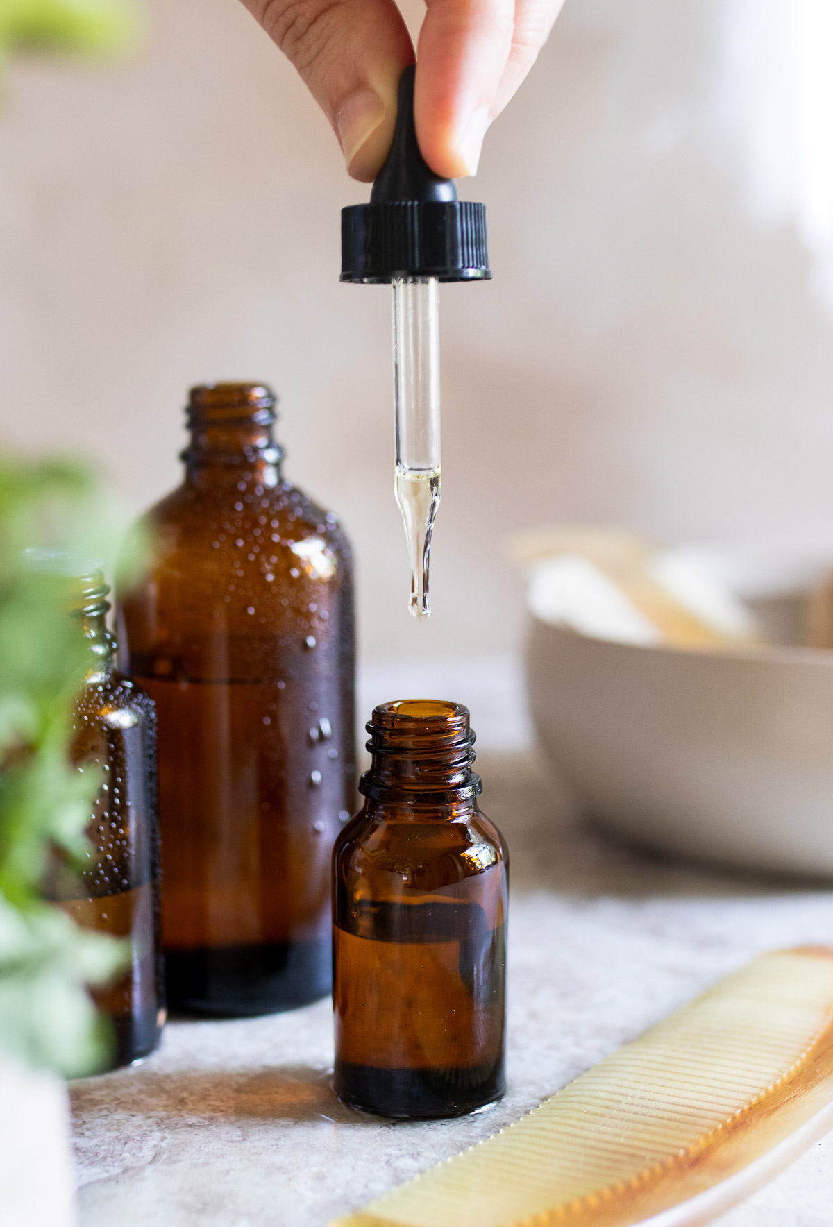 The benefits of tea tree oil for hair and scalp health