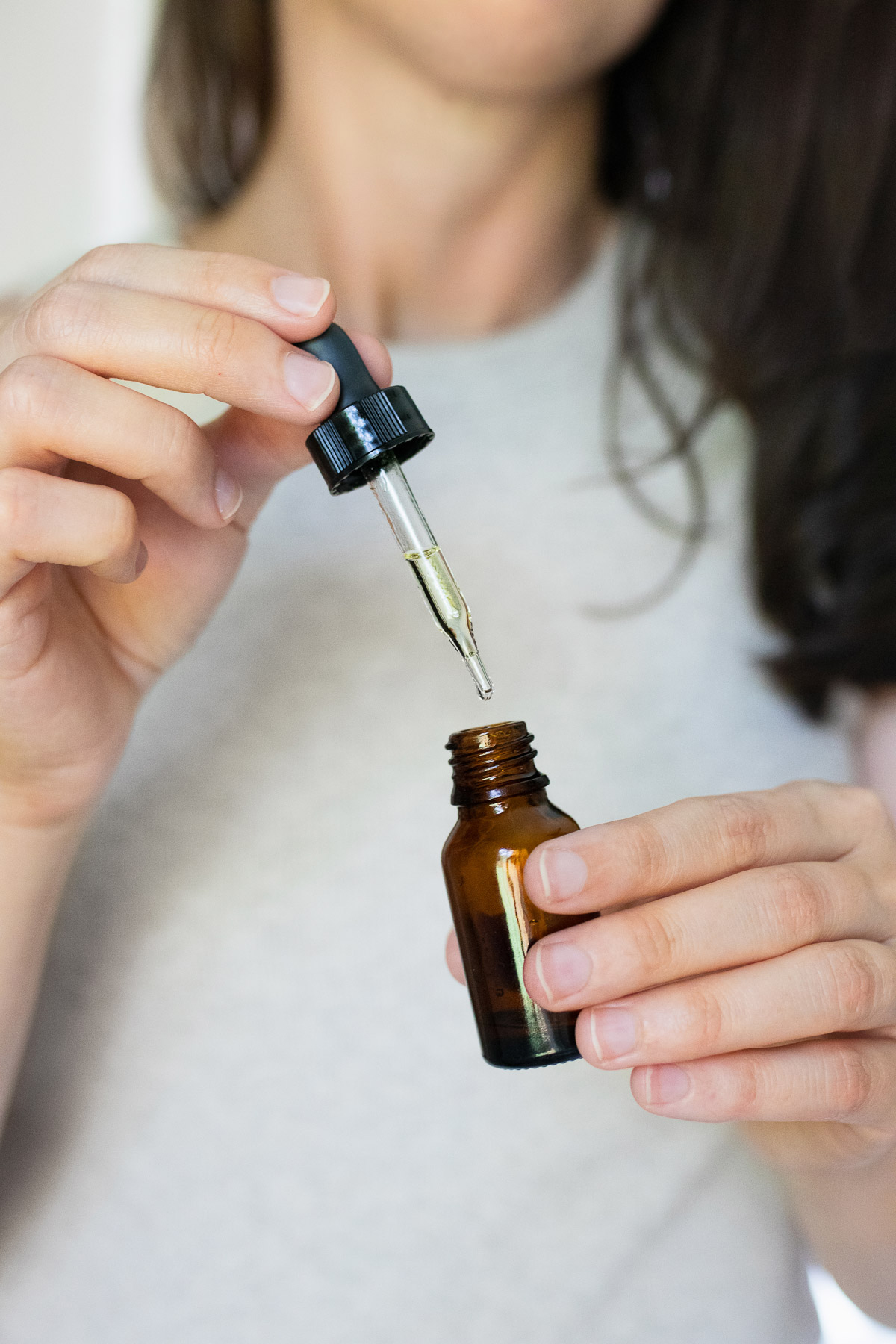 How to use tea tree oil for hair and scalp health