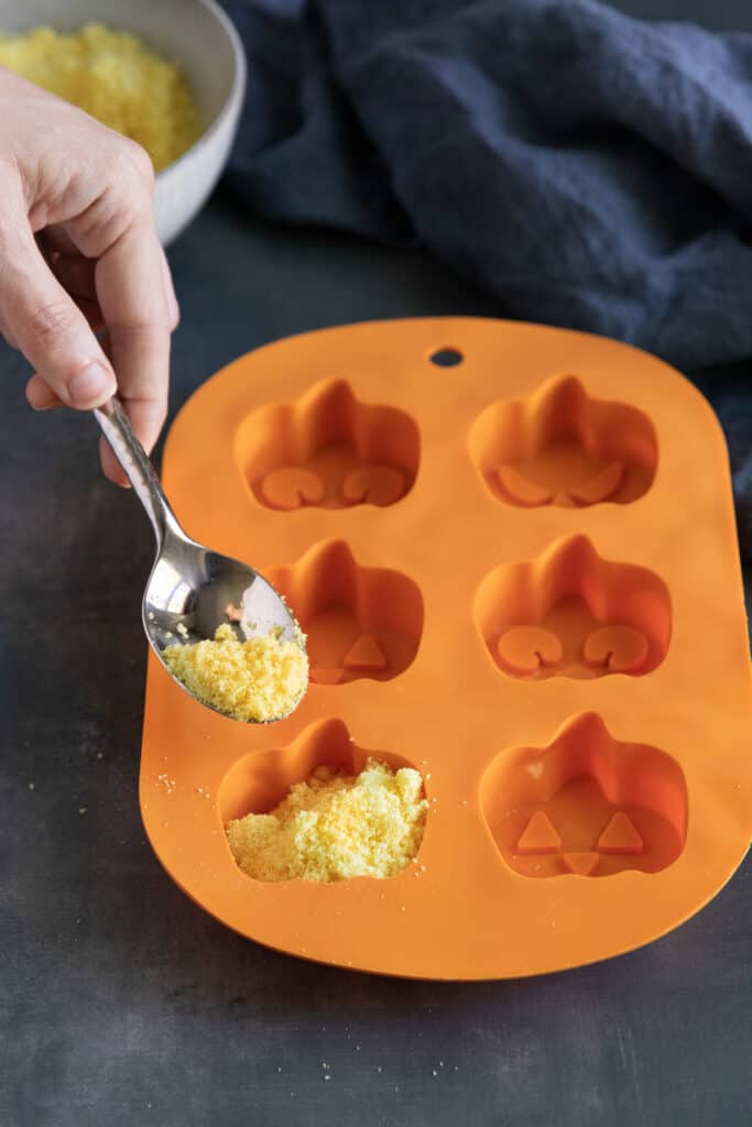 How to use Halloween Bath Bomb molds