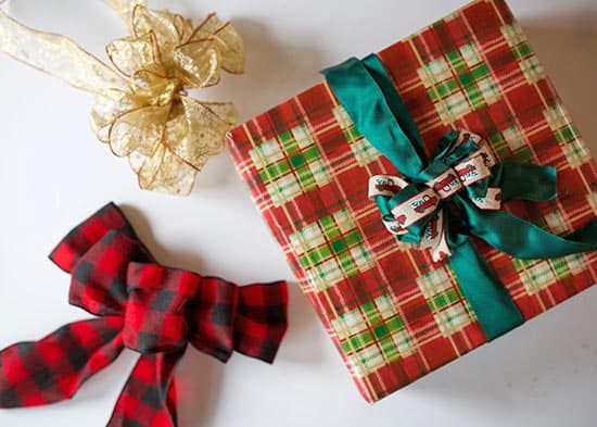 25 Gorgeous DIY Gift Bows (that look professional!)