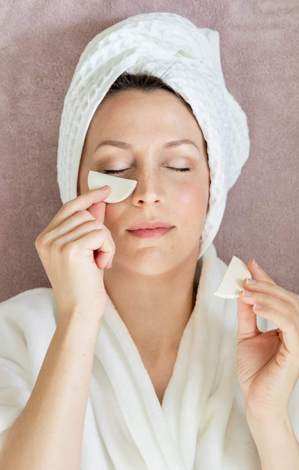 how-to-make-reusable-important-oil-chilly-eye-packs-to-banish-puffy-eyes-modculture