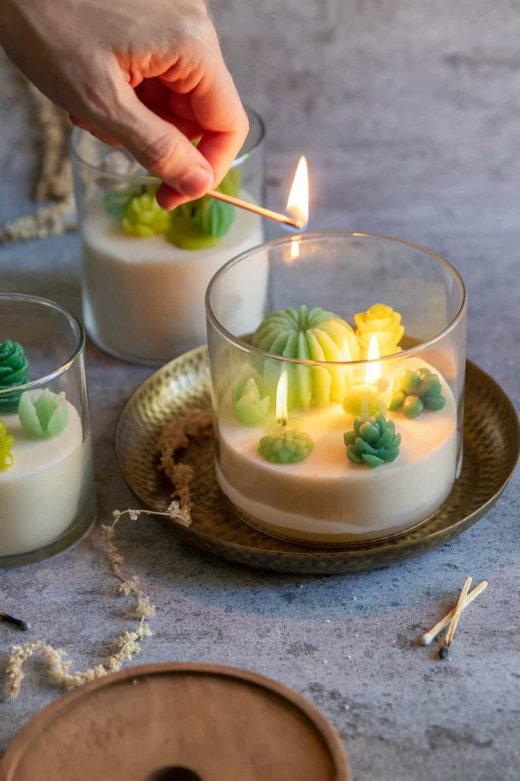 Bow to make terrarium beeswax candles