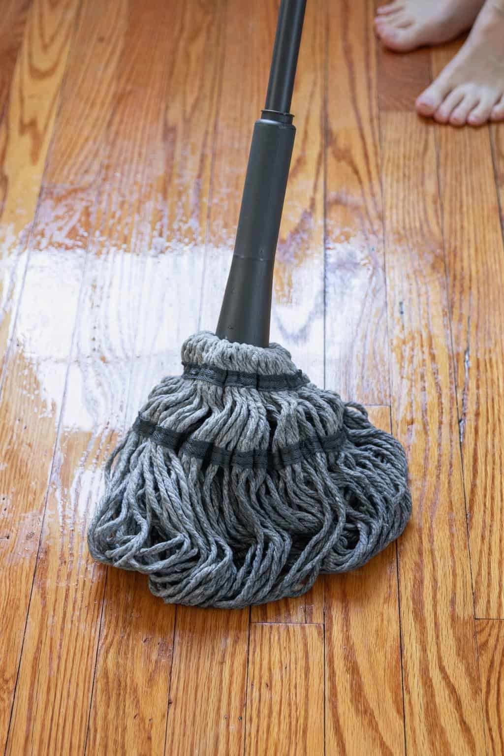 How to mop floors with homemade floor cleaner