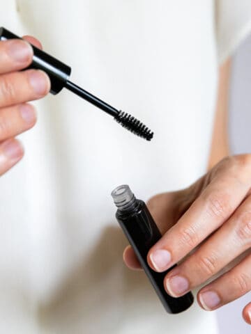 How to make mascara for longer, fuller lashes
