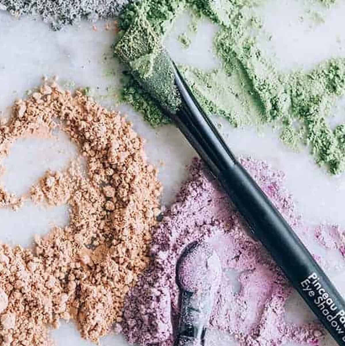 How to make homemade eye shadow