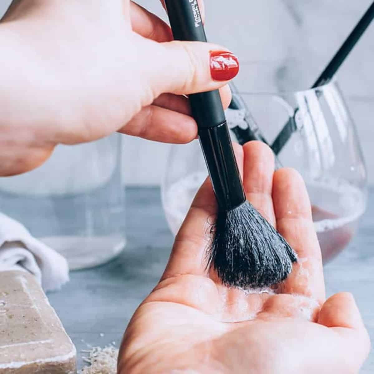 Easy DIY Makeup Brush Cleaner – DIY Brush Cleanser