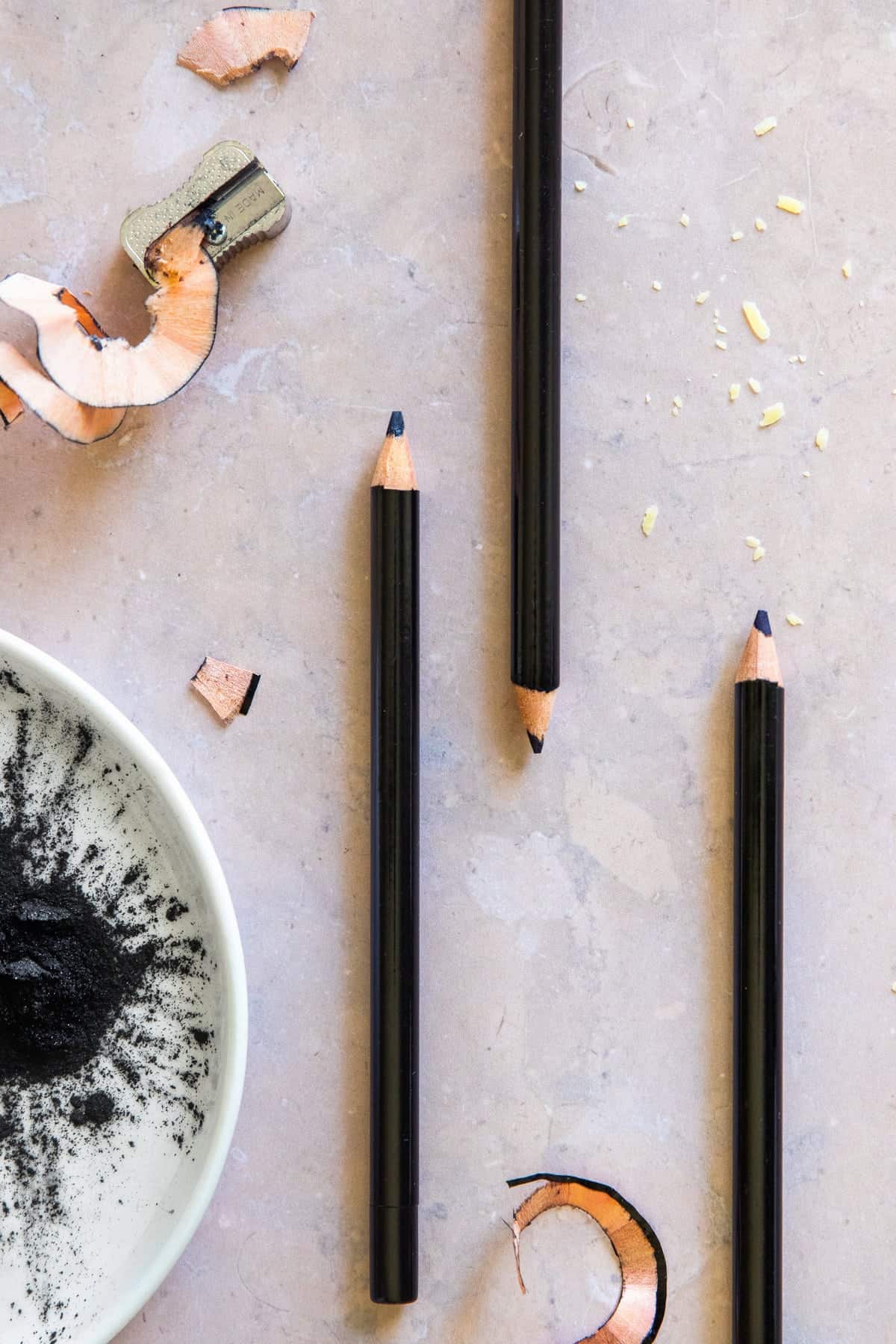 How to make eyeliner pencils