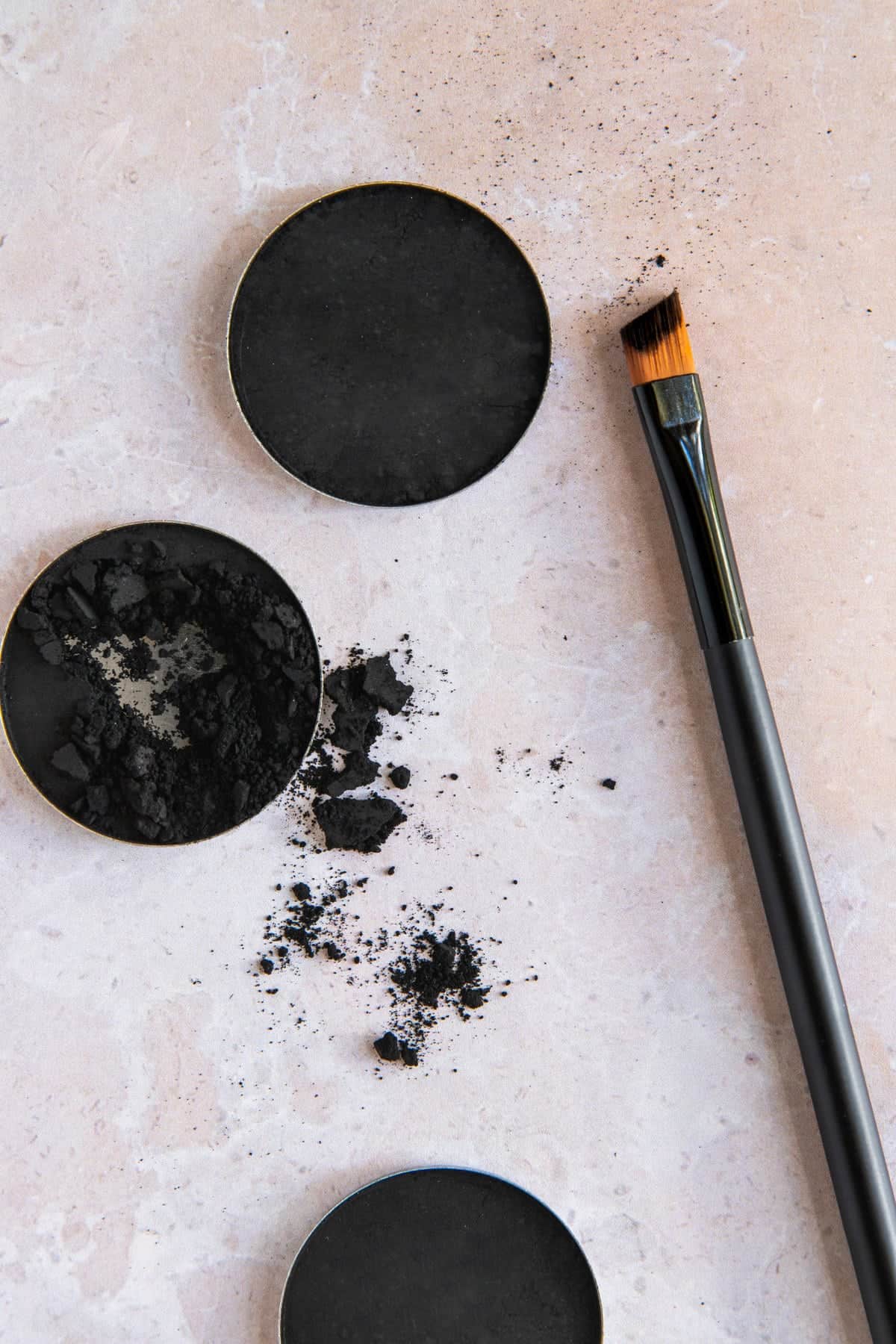 How to make pressed powder eyeliner