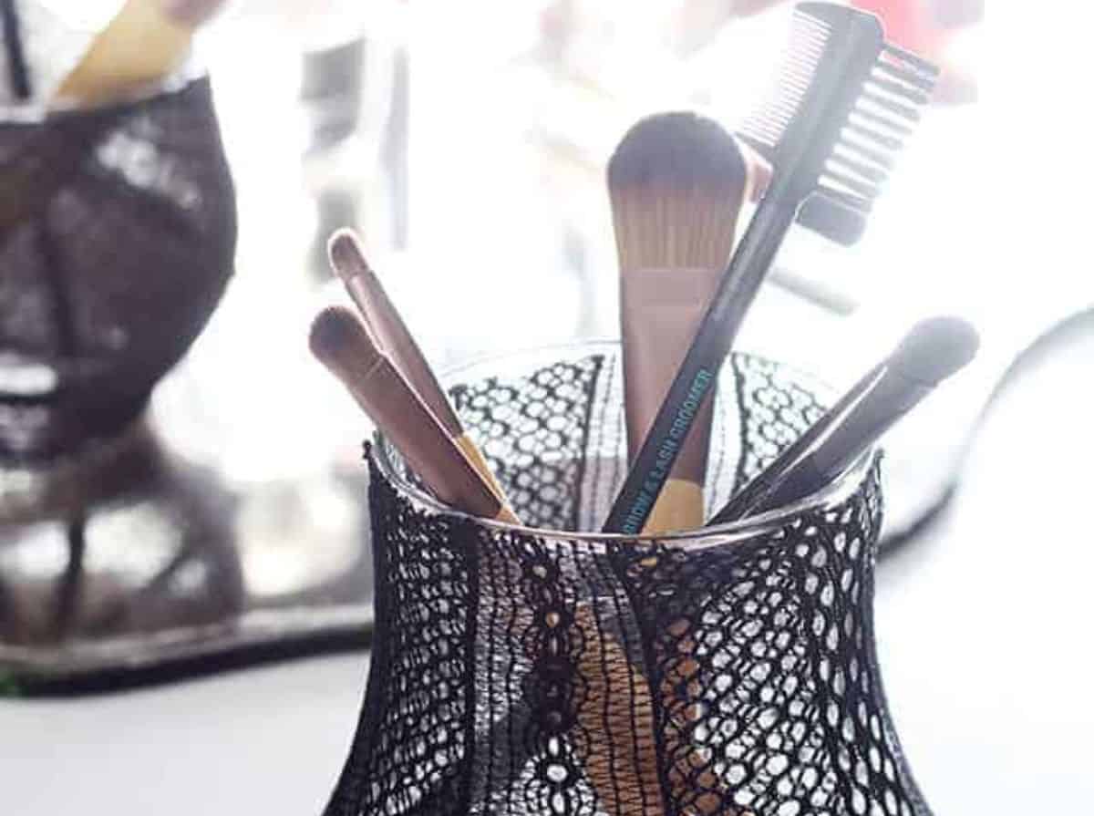 Store Makeup Brushes Upright